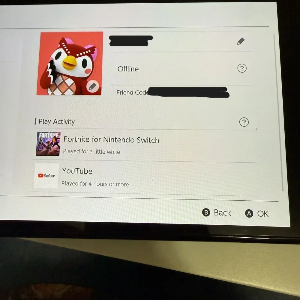 Nintendo Switch OLED Bundle White – Less Than 5 Hours Played + 3 Games + Box